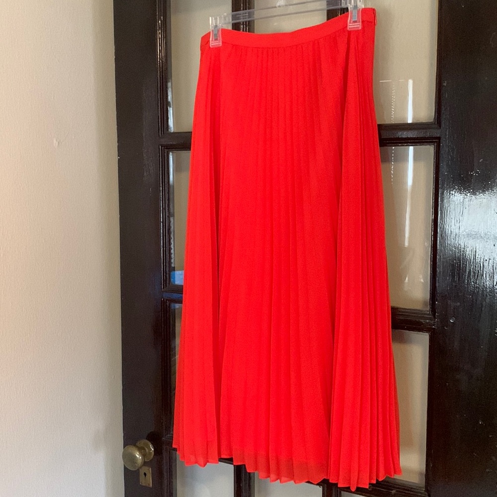 Ann Taylor orange/red pleated midi skirt. NWT. Size 8P.